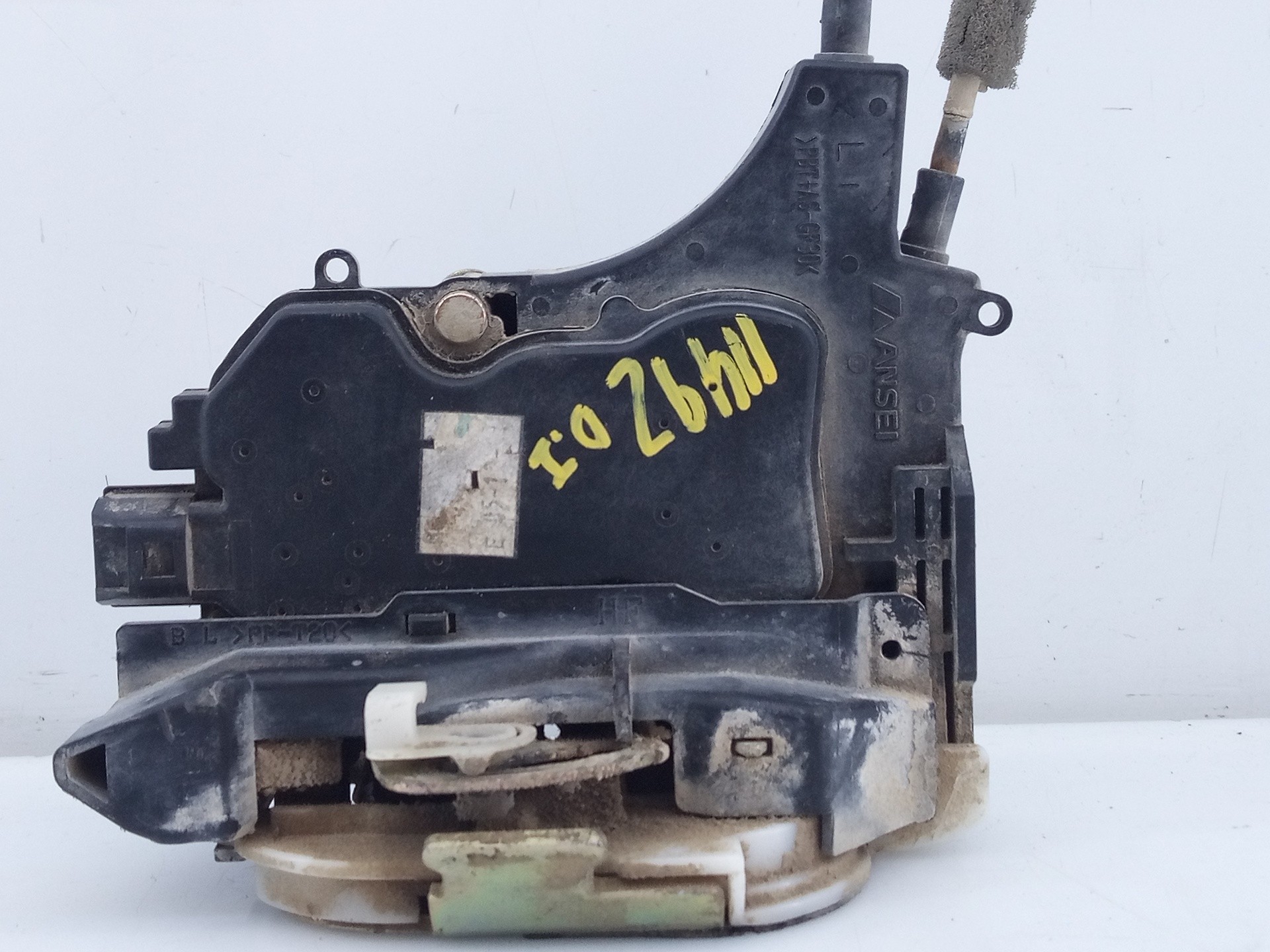 CERRADURA PUERTA DELANTERA IZQUIERDA MITSUBISHI L 200 (KA0/KB0) 04Y03 / E2-B4-55-2 04Y03E2B4552