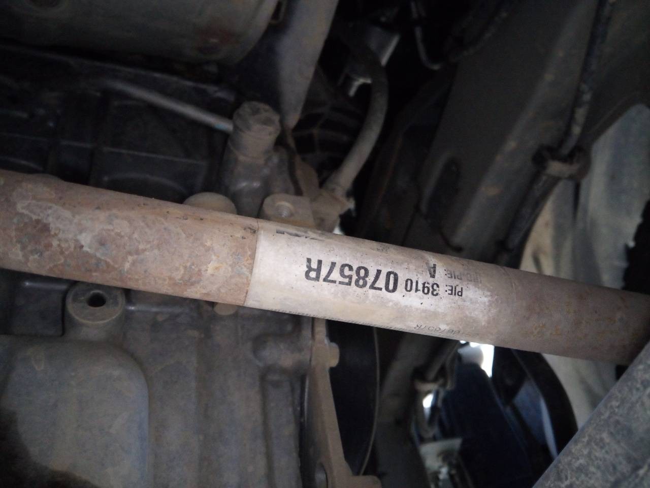 TRANSMISION DELANTERA DERECHA DACIA SANDERO 391007857R 391007857R - Vista 2