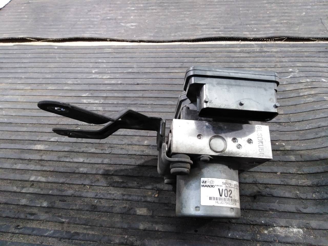 ABS HYUNDAI I40 589203Z510 / P3-A8-5-3 / I52GAI1E1422131 589203Z510P3A853I52GAI1E1422131 - Vista 2