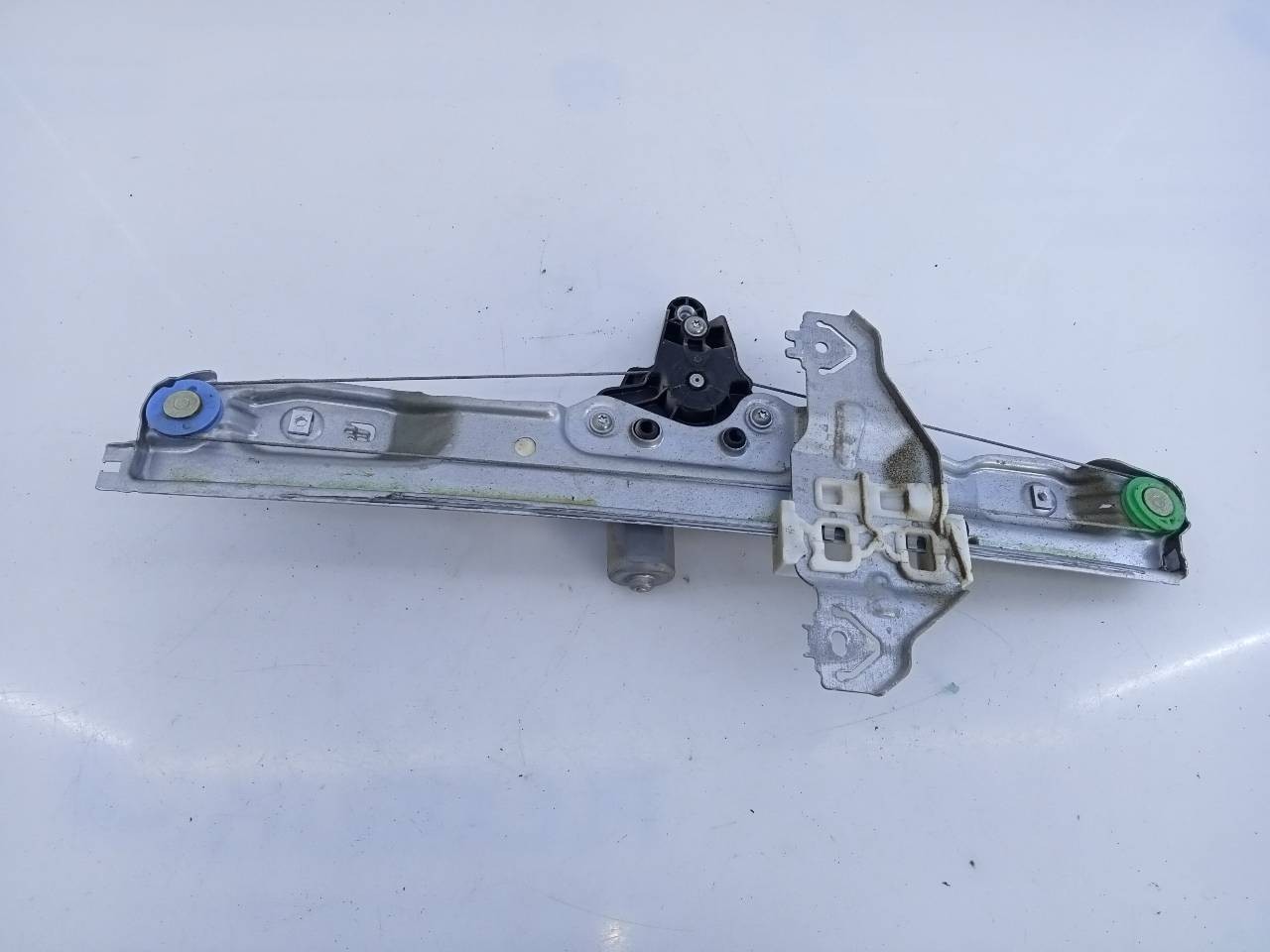 ELEVALUNAS TRASERO DERECHO NISSAN QASHQAI (J11) 827004EA0A / E2-A4-55-2 827004EA0AE2A4552 - Vista 2