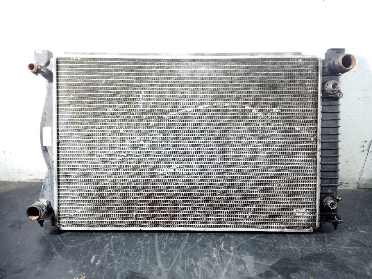 RADIADOR AGUA AUDI A6 BERLINA (4F2) 130656 / P2-A6-8 130656P2A68