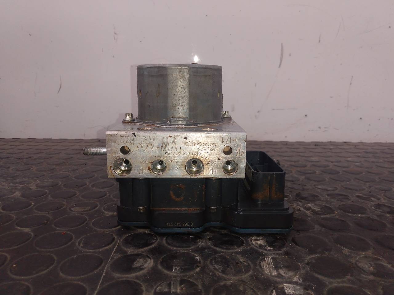ABS SEAT IBIZA SC (6J1) 6R0614517AJ / P3-A8-17-4 / 6R0907379AS 6R0614517AJP3A81746R0907379AS