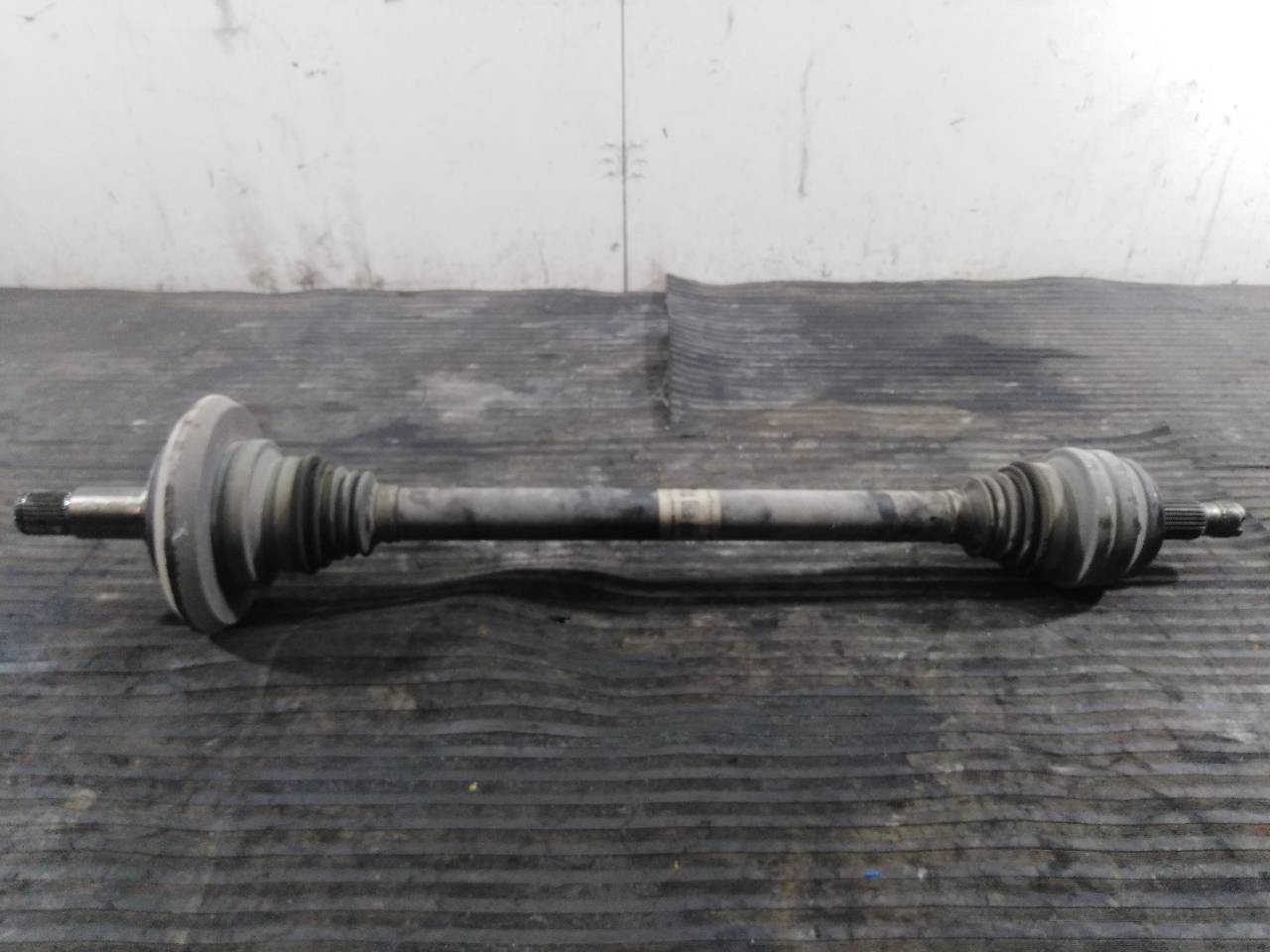 TRANSMISION TRASERA IZQUIERDA MERCEDES-BENZ CLASE C (W205) LIM. A2053508113 / P1-A6-20 A2053508113P1A620