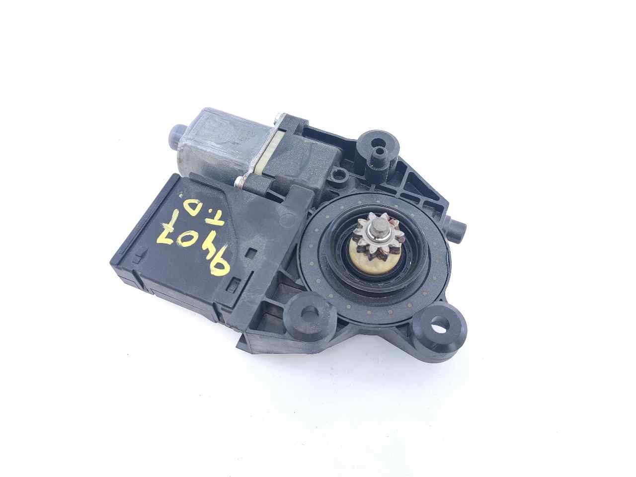 MOTOR ELEVALUNAS TRASERO DERECHO RENAULT SCENIC III 0130822516 / E1-A1-36-2 / 827303178R 0130822516E1A1362827303178R - Vista 2