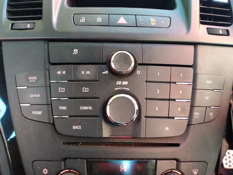 SISTEMA AUDIO / RADIO CD OPEL INSIGNIA BERLINA 13273095 / E3-A5-28-4 / 1327309520100909240218A 13273095E3A52841327309520100909240218A - Vista 2