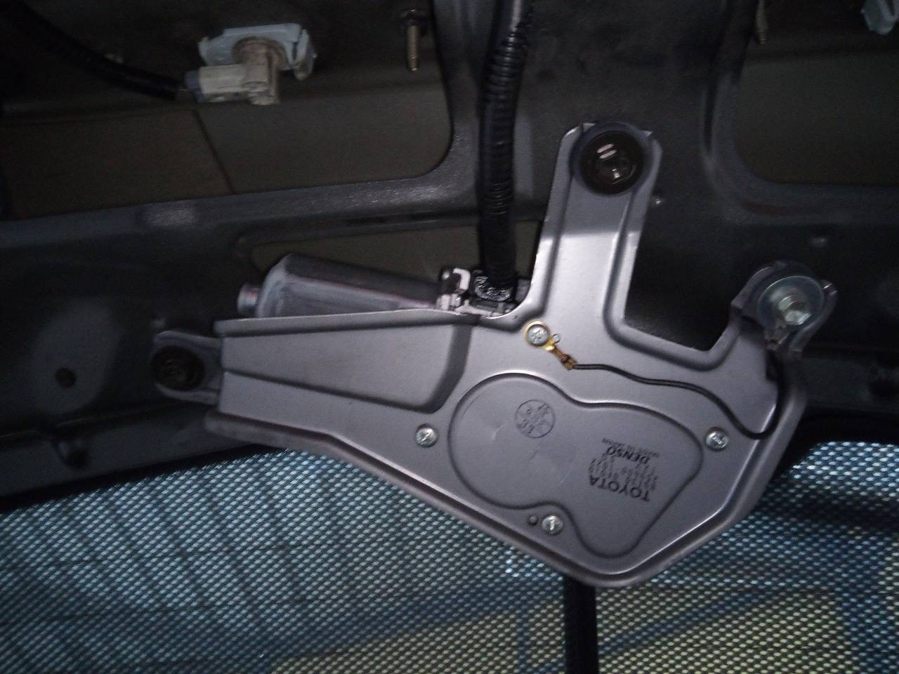 MOTOR LIMPIA TRASERO TOYOTA COROLLA VERSO (R1) 851300F010 / 2596001022 851300F0102596001022