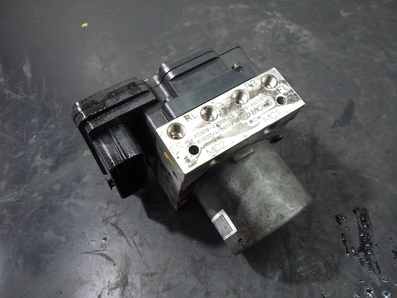ABS HYUNDAI I30 (GD) 58920A6240 / P3-B9-17-1 / A558922500 58920A6240P3B9171A558922500 - Vista 3