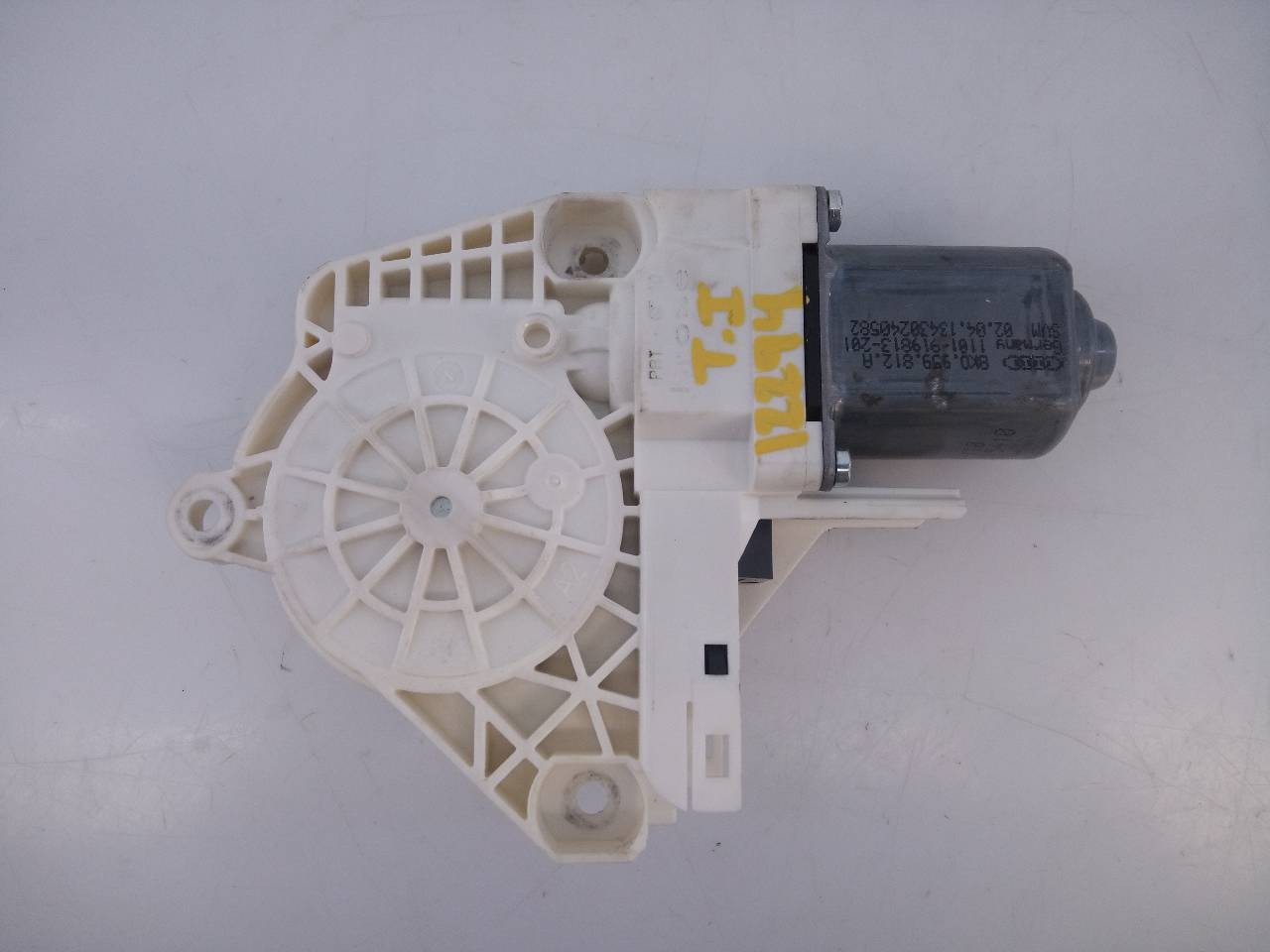 MOTOR ELEVALUNAS TRASERO IZQUIERDO PORSCHE CAYENNE (TYP 92AA) 8K0959812A / E3-B6-30-1 8K0959812AE3B6301