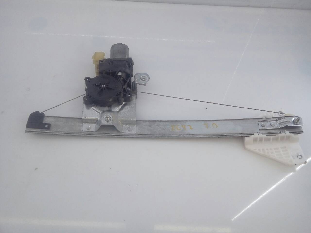 ELEVALUNAS TRASERO DERECHO FORD KUGA (CBS) CJ54S27000BH / E2-B3-3-2 / 7K12GKYYA CJ54S27000BHE2B3327K12GKYYA