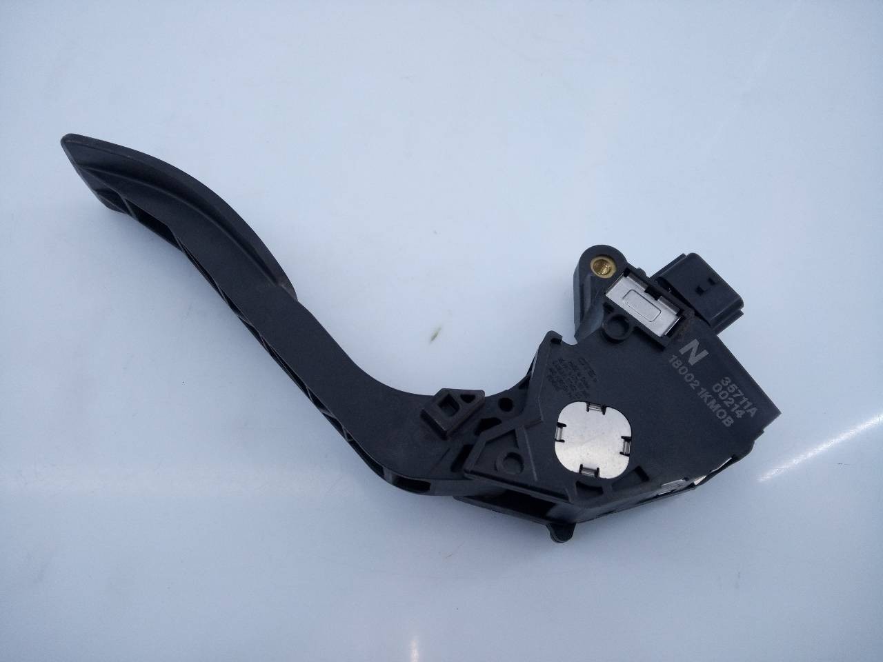 PEDAL ACELERADOR NISSAN JUKE (F15) 180021KMOB / E3-B4-22-3 / 35711A00214 180021KMOBE3B422335711A00214 - Vista 3