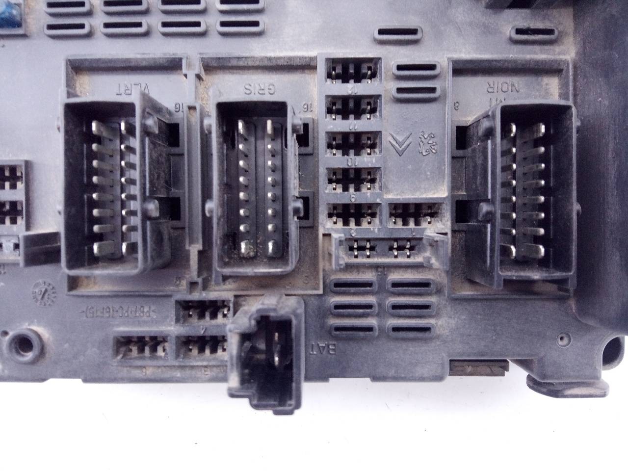 CAJA RELES / FUSIBLES PEUGEOT 307 (S1) 9650664180 / E3-B2-36-1 9650664180E3B2361 - Vista 3