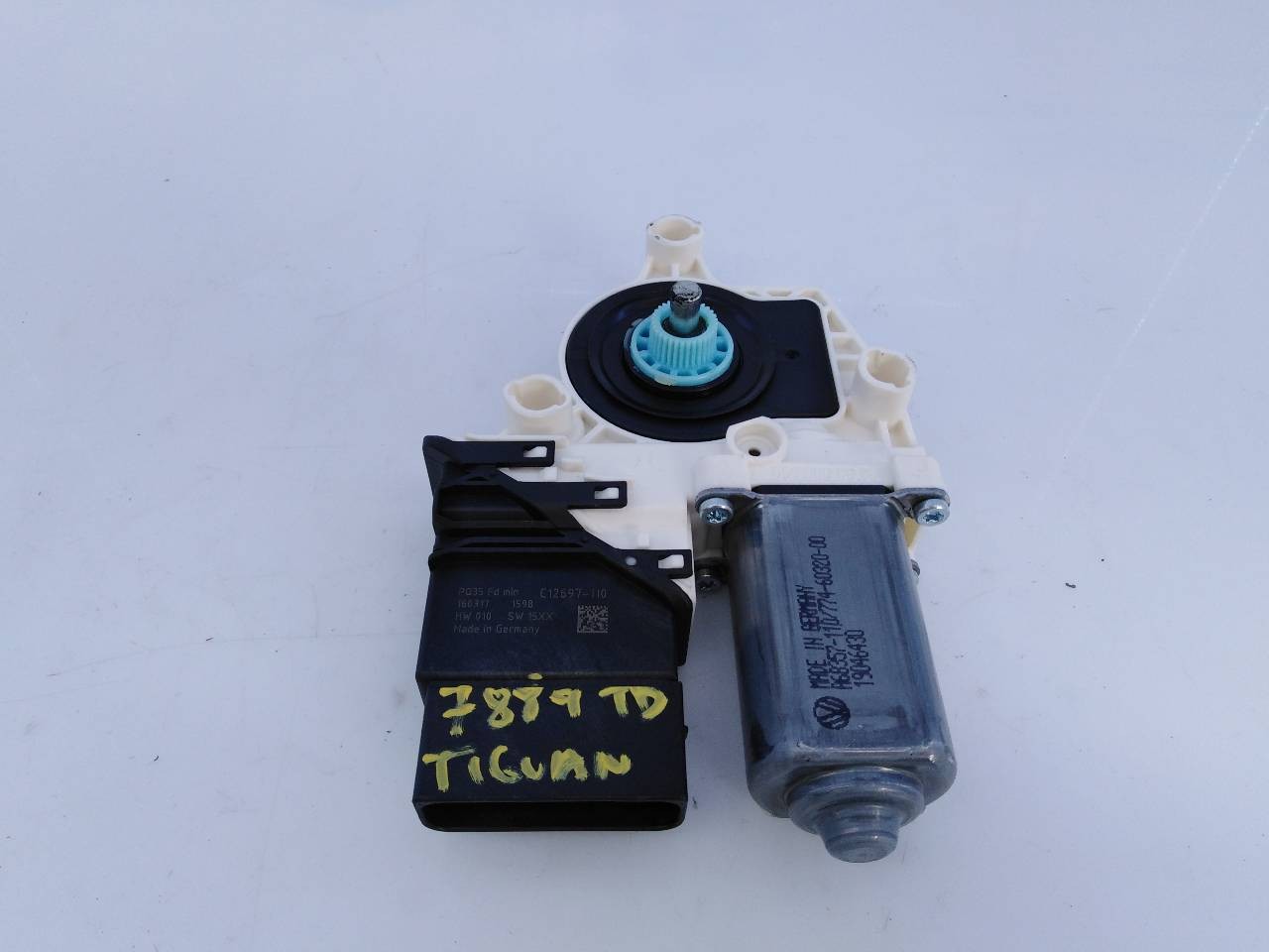 MOTOR ELEVALUNAS TRASERO DERECHO VOLKSWAGEN TIGUAN (5N2) 5N0959704F / E1-B6-4-2 / C03387485 5N0959704FE1B642C03387485