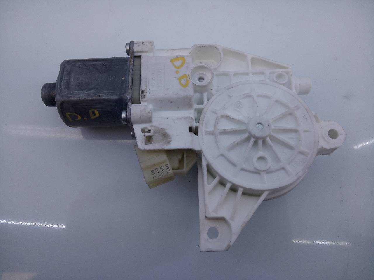 MOTOR ELEVALUNAS DELANTERO DERECHO MERCEDES-BENZ CLASE C (W204) BERLINA A2048200142 / E1-A2-15-1 / 0130822441 A2048200142E1A21510130822441