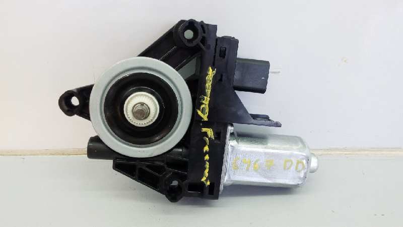 MOTOR ELEVALUNAS DELANTERO DERECHO FIAT FREEMONT (345) 141014C22330100 / E2-B2-8-1 141014C22330100E2B281