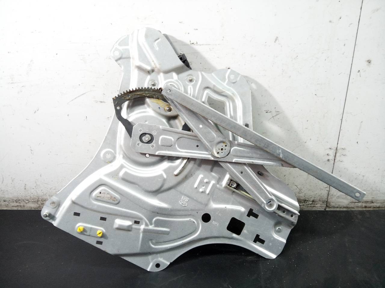 ELEVALUNAS DELANTERO DERECHO HYUNDAI IX35 824802Y000 / P2-B4-28 / 8130202Y000 824802Y000P2B4288130202Y000 - Vista 3