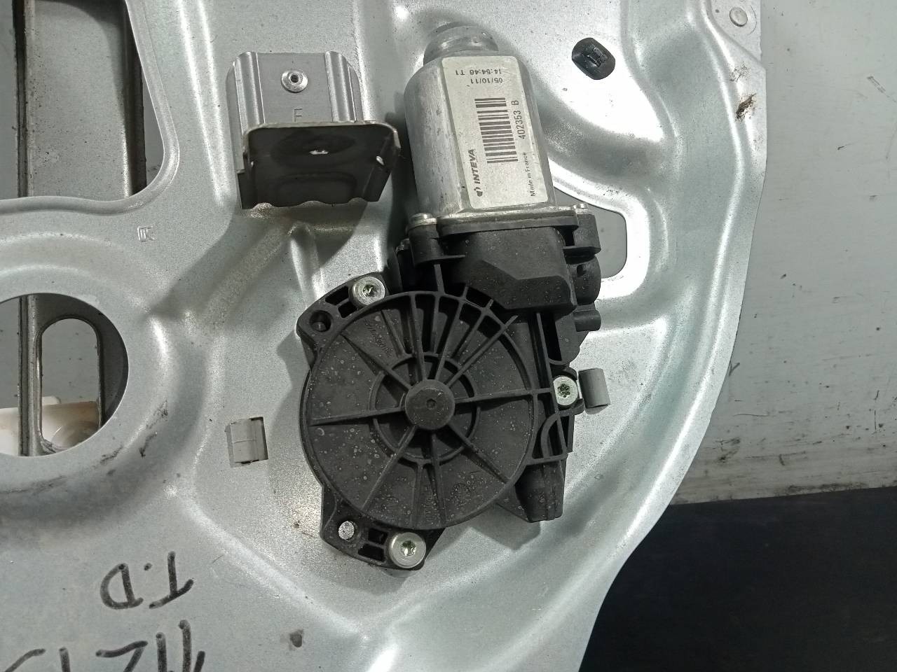 ELEVALUNAS TRASERO DERECHO HYUNDAI IX35 834802Y010 / P2-B4-28 834802Y010P2B428 - Vista 3