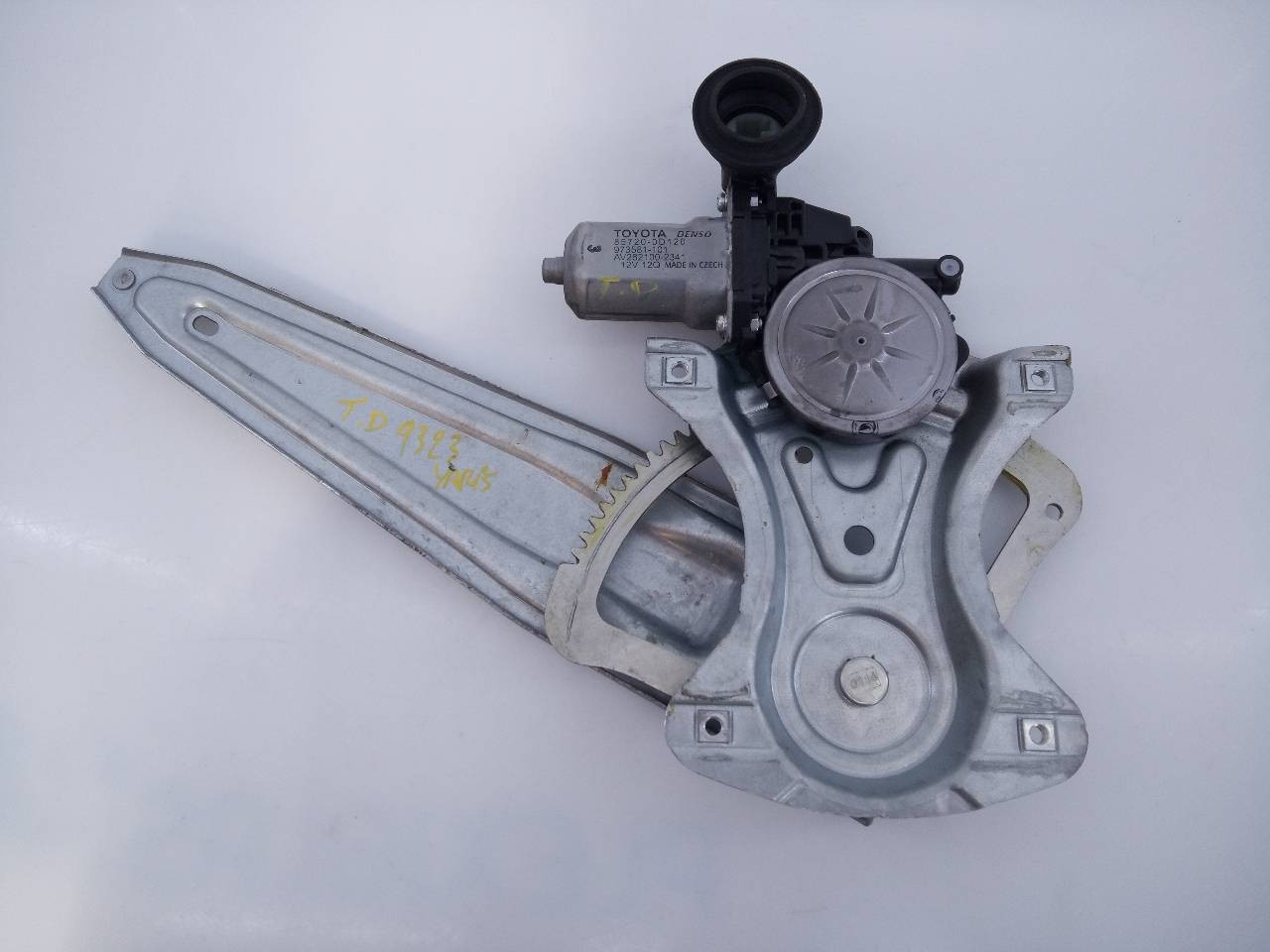 ELEVALUNAS TRASERO DERECHO TOYOTA YARIS 857200D120 / E2-B4-13-2 / 973581101 857200D120E2B4132973581101