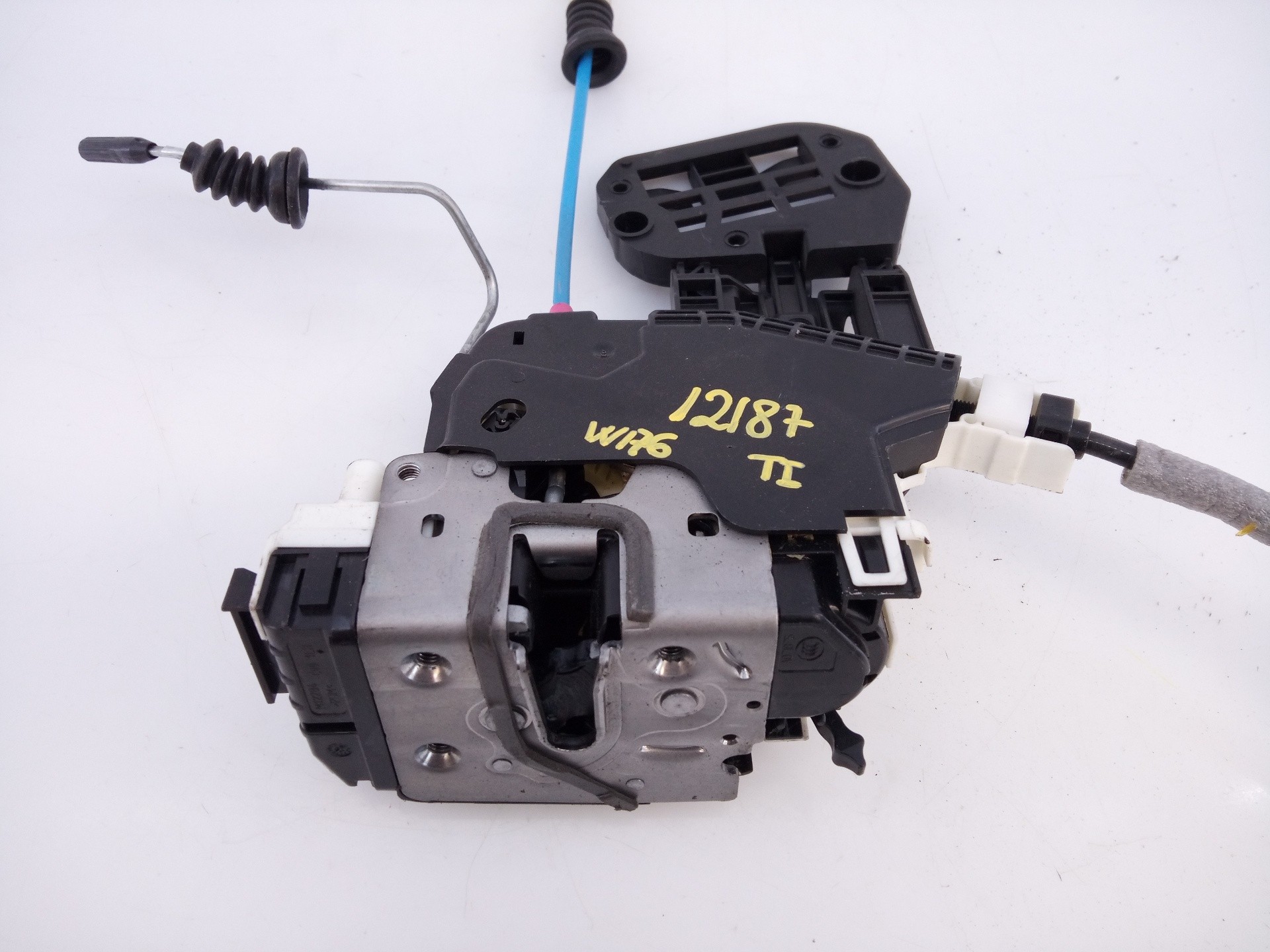 CERRADURA PUERTA TRASERA IZQUIERDA MERCEDES-BENZ CLASE A (W176) A2047302735 / E1-A2-40-1 A2047302735E1A2401 - Vista 2