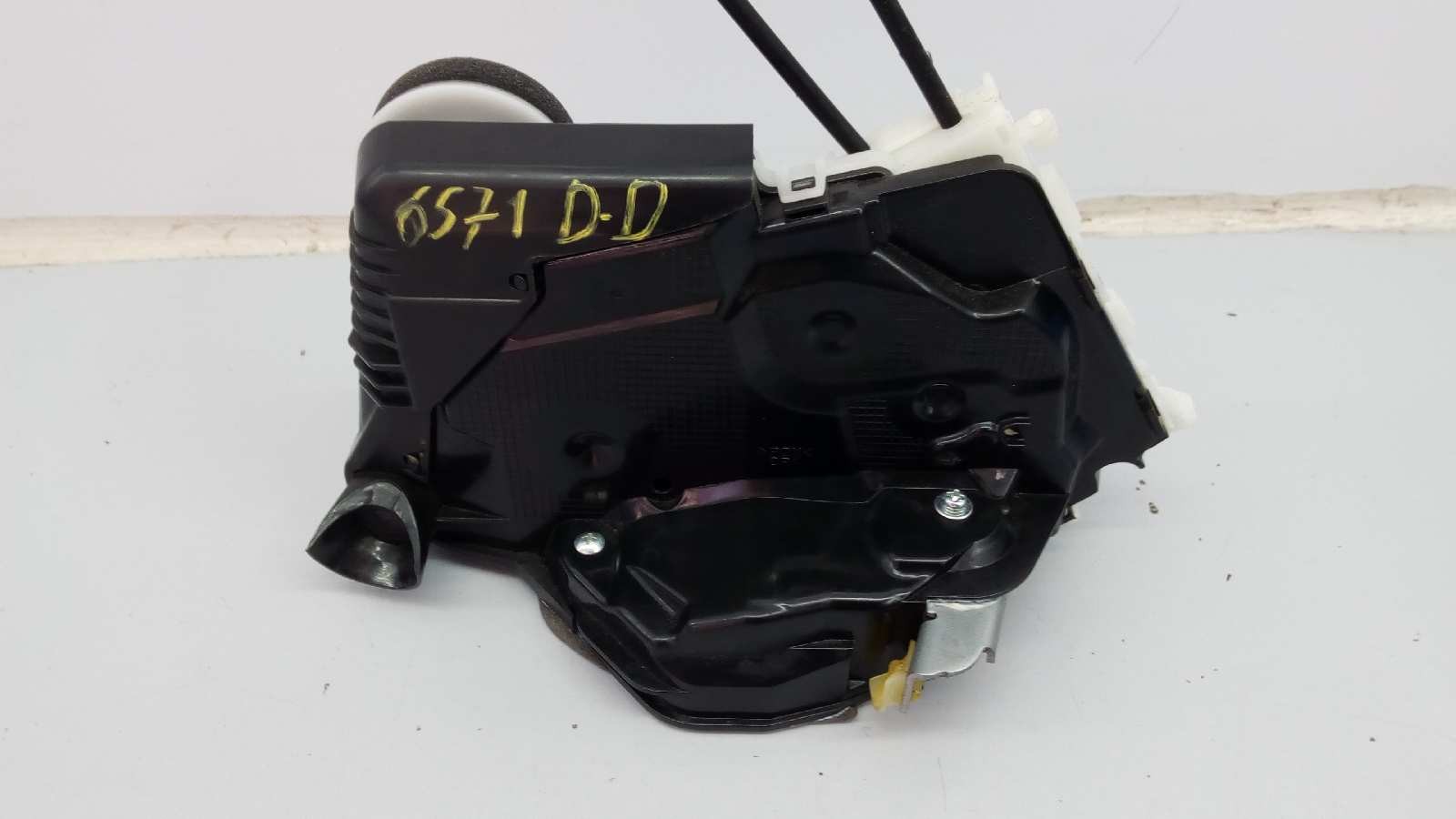CERRADURA PUERTA DELANTERA DERECHA TOYOTA YARIS U3111130F3 / E2-B4-20-1 / 150412 U3111130F3E2B4201150412