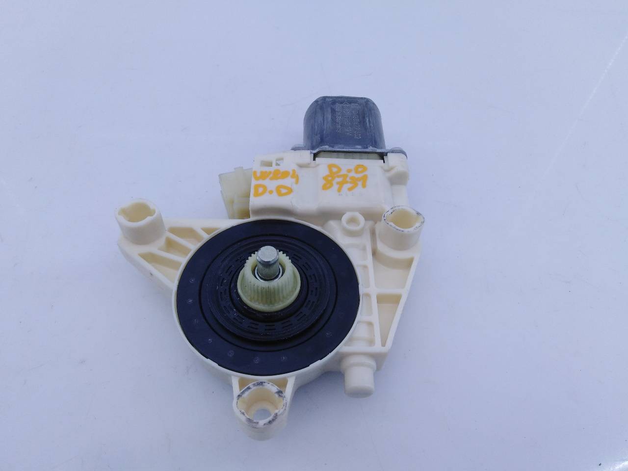 MOTOR ELEVALUNAS DELANTERO DERECHO MERCEDES-BENZ CLASE C (W204) LIM. A2048200242 / E1-A2-4-1 A2048200242E1A241