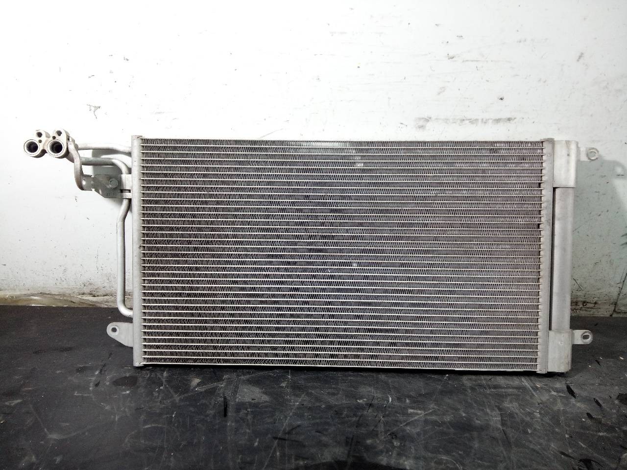 CONDENSADOR / RADIADOR AIRE ACONDICIONADO VOLKSWAGEN POLO (6C1) 6R0820411Q / P2-A4-7 / ED828001 6R0820411QP2A47ED828001