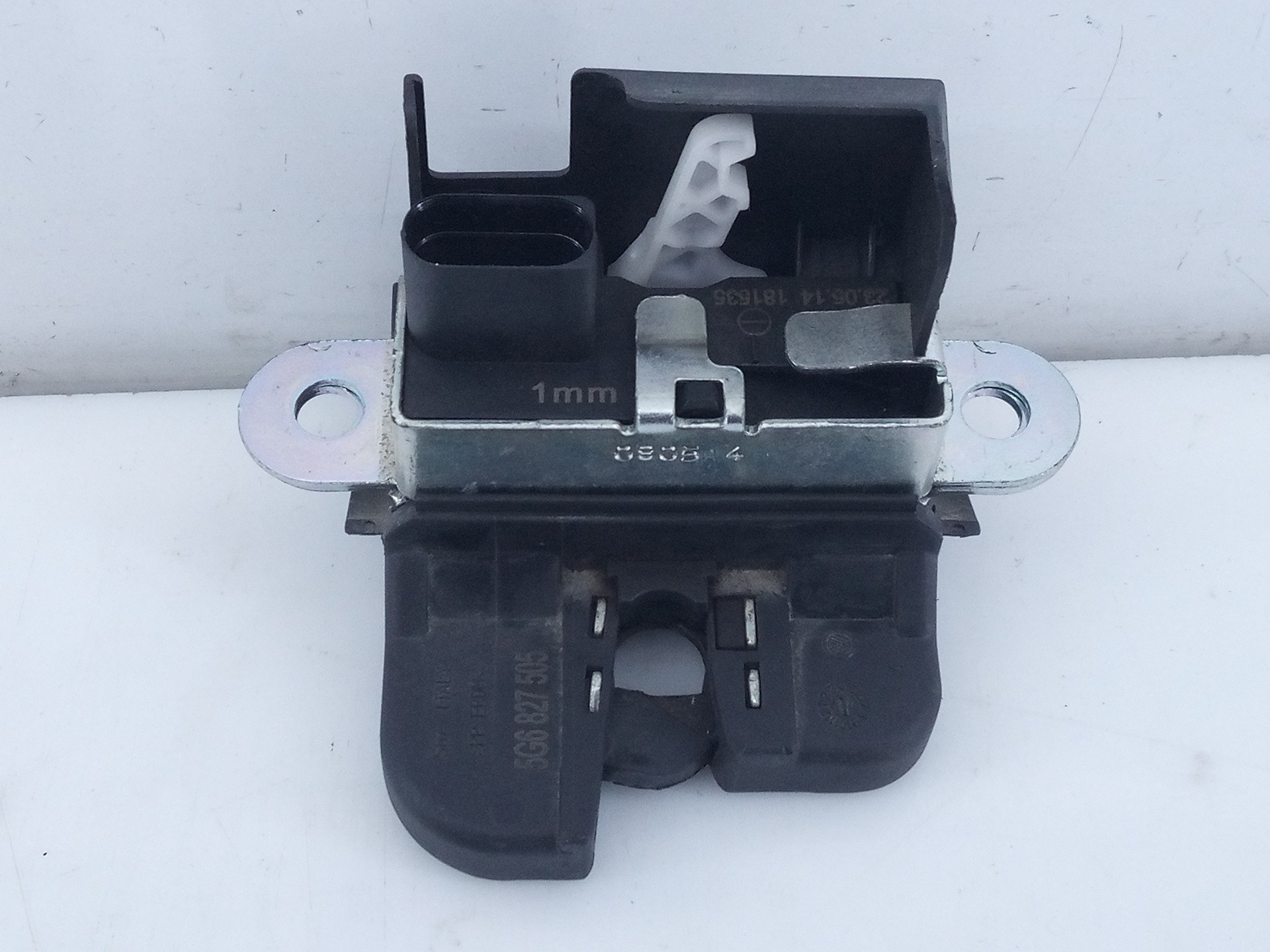 CERRADURA MALETERO / PORTON VOLKSWAGEN GOLF VII LIM. 5G6827505 / E1-B6-3-4 / 181535 5G6827505E1B634181535
