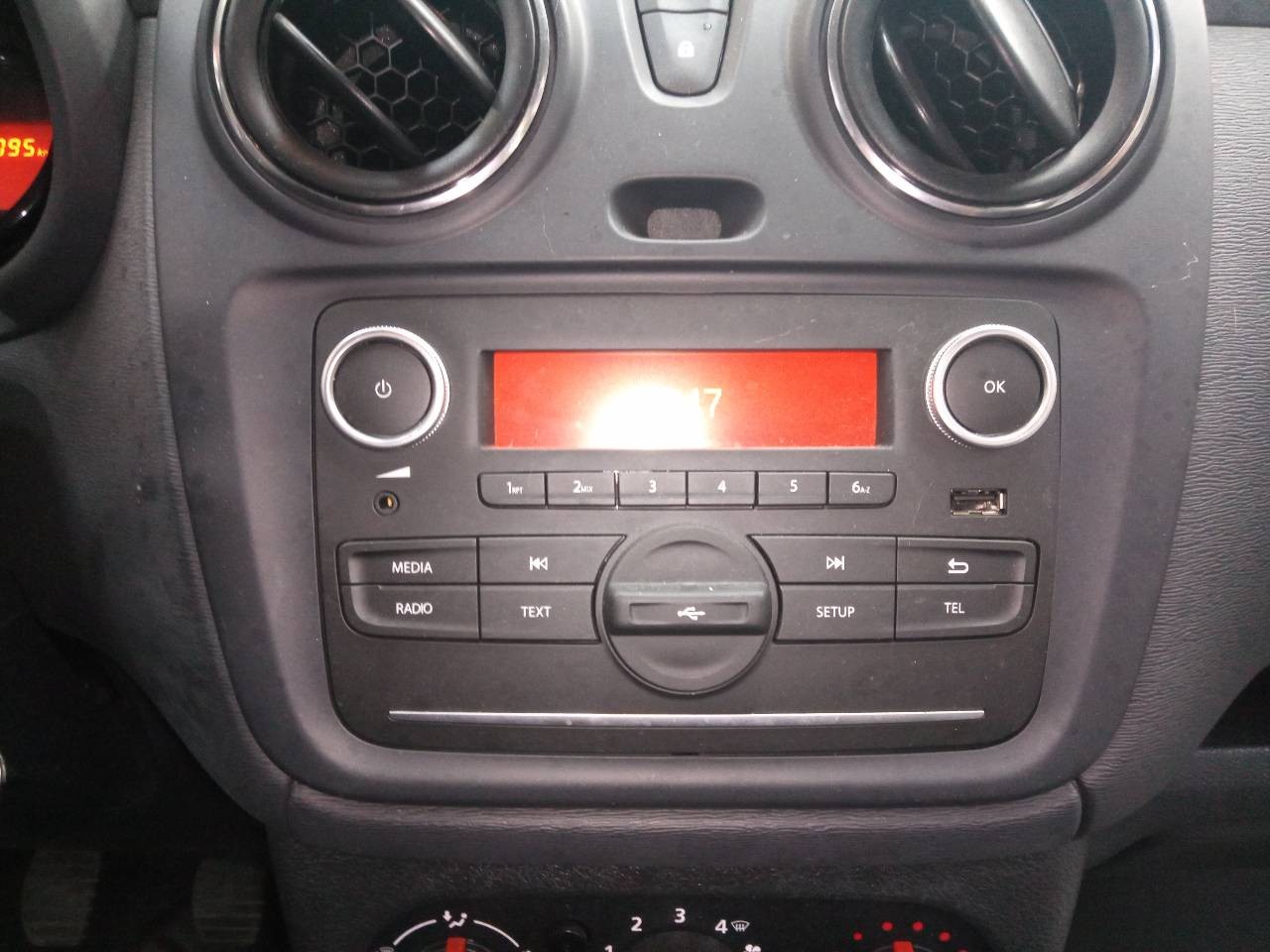 SISTEMA AUDIO / RADIO CD DACIA DOKKER 281158515R / E2-A1-39-3 281158515RE2A1393 - Vista 3