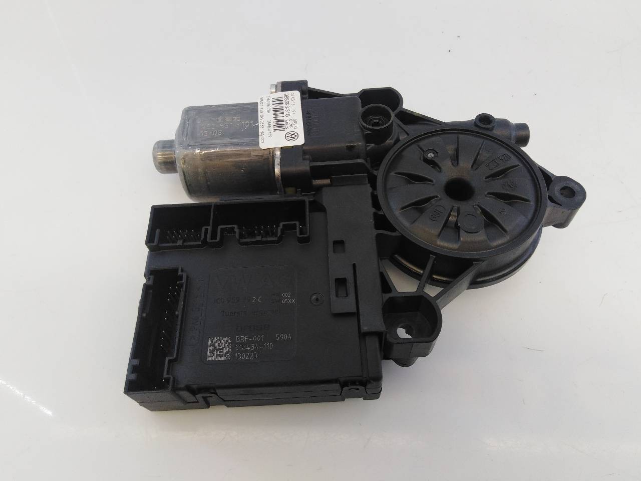 MOTOR ELEVALUNAS DELANTERO DERECHO VOLKSWAGEN PASSAT VARIANT (365) 988693318 / E1-B6-24-2 / 3AA959702A 988693318E1B62423AA959702A - Vista 3