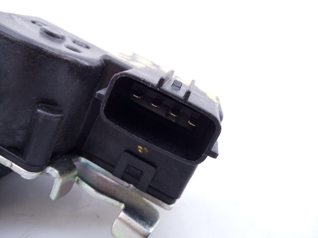 CERRADURA MALETERO / PORTON KIA CARENS ( ) E2-B5-61-1 E2B5611 - Vista 3
