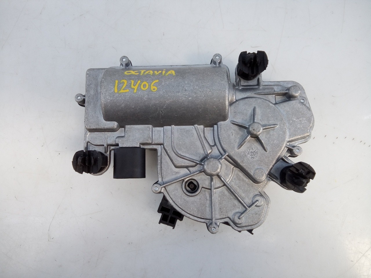 MOTOR CIERRE CENTRALIZADO SKODA OCTAVIA LIM. (NX3) 5TA827887B / E1-A5-47-1 5TA827887BE1A5471 - Vista 2