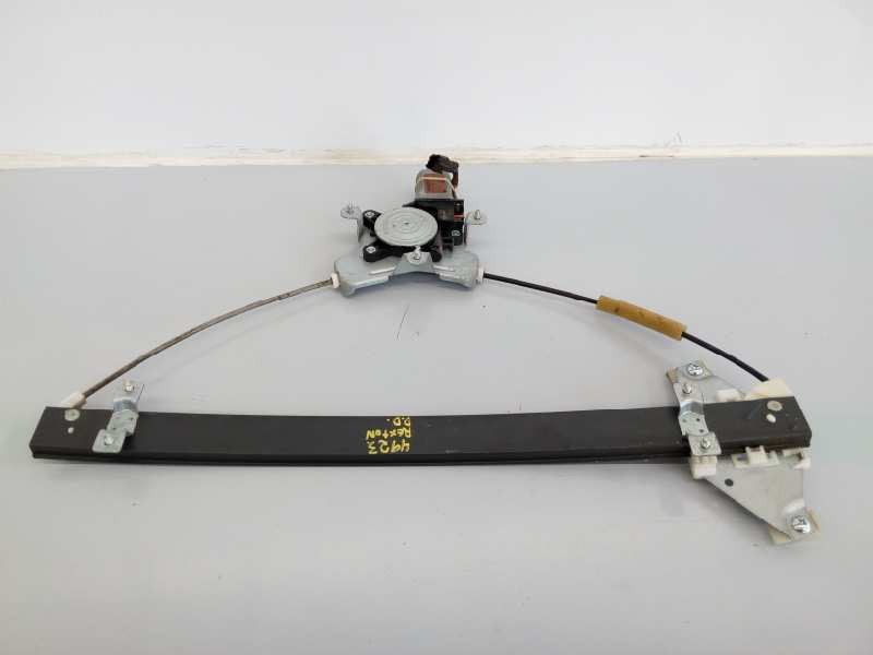 ELEVALUNAS DELANTERO DERECHO SSANGYONG REXTON 881000811 / E1-B3-2-2 / 881000811 881000811E1B322881000811