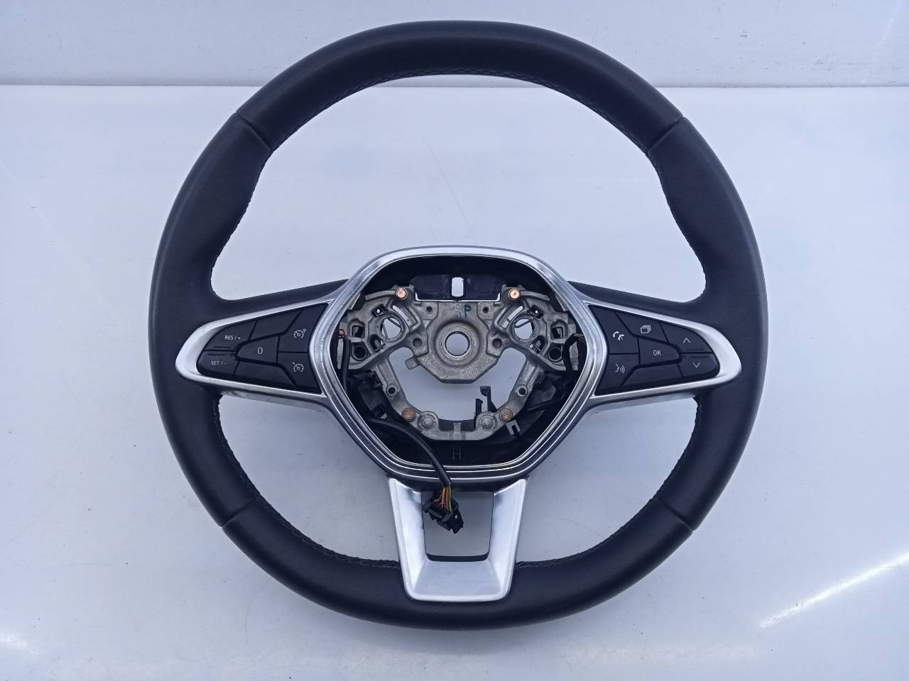 VOLANTE RENAULT CLIO V 484002607R / E1-A1-43-1 484002607RE1A1431