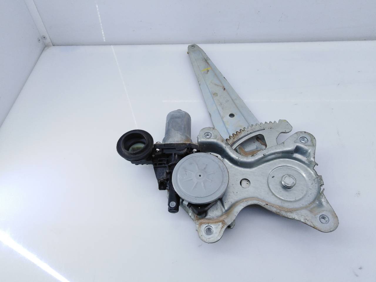 ELEVALUNAS TRASERO IZQUIERDO TOYOTA RAV 4 (A3) E2-B4-25-2 E2B4252