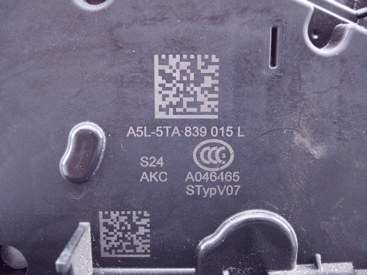 CERRADURA PUERTA TRASERA DERECHA VOLKSWAGEN T-ROC 5TA839015L / E1-B6-28-1 5TA839015LE1B6281 - Vista 3