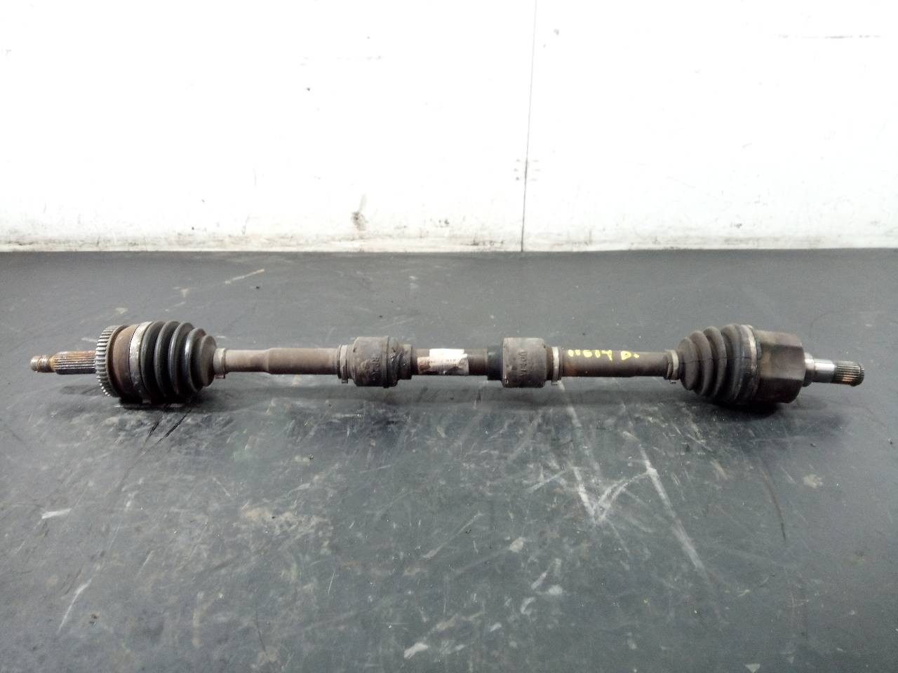 TRANSMISION DELANTERA DERECHA KIA CARENS ( ) R20R / P1-B6-34 / 20130822 R20RP1B63420130822