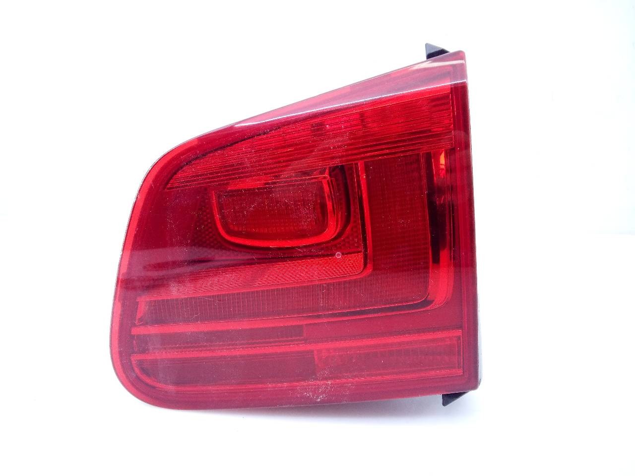 PILOTO TRASERO DERECHO PORTON VOLKSWAGEN TIGUAN (5N2) E1-B6-27-1 E1B6271