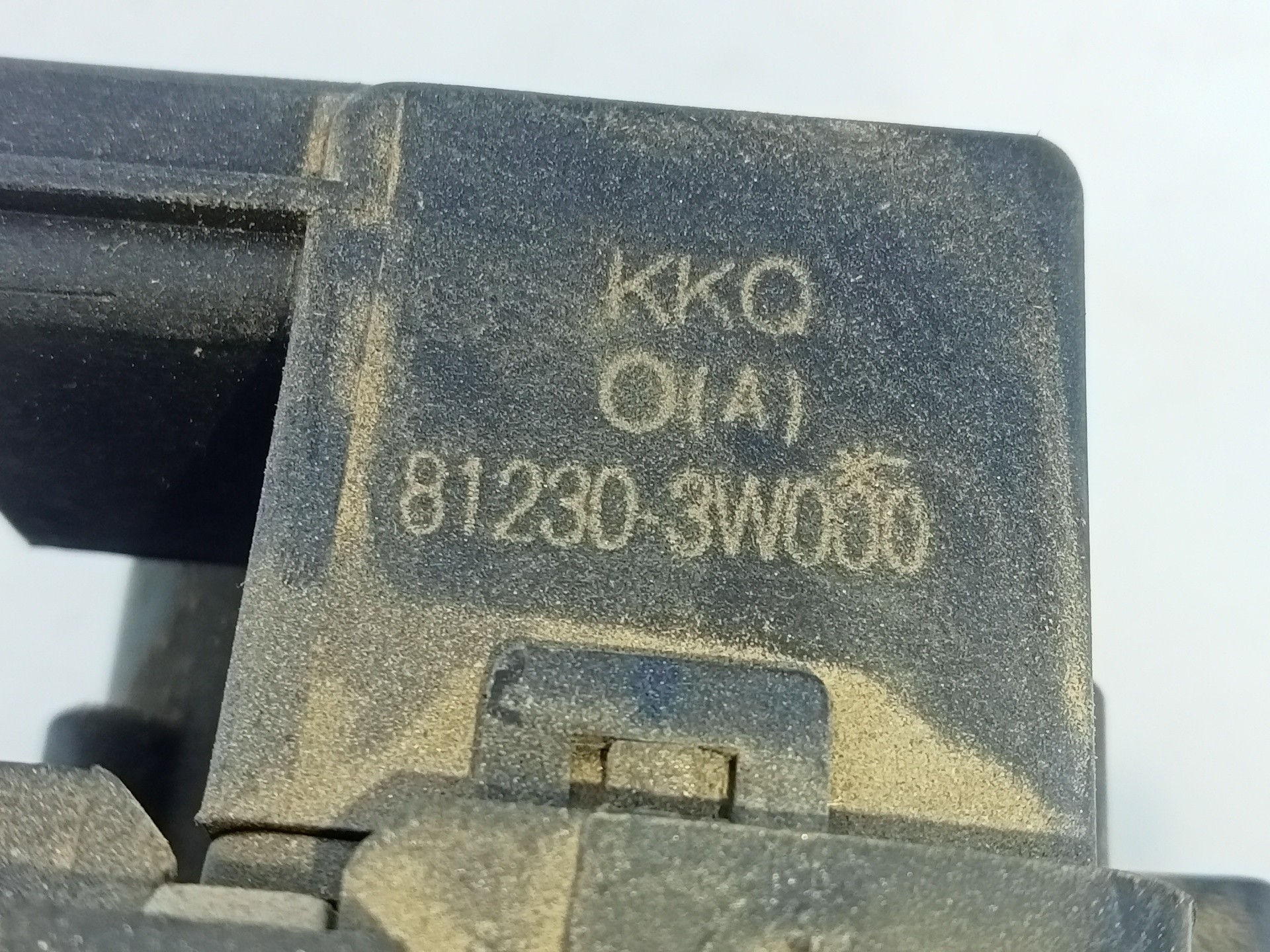 CERRADURA MALETERO / PORTON KIA SPORTAGE 812303W000 / E2-B5-55-1 812303W000E2B5551 - Vista 3