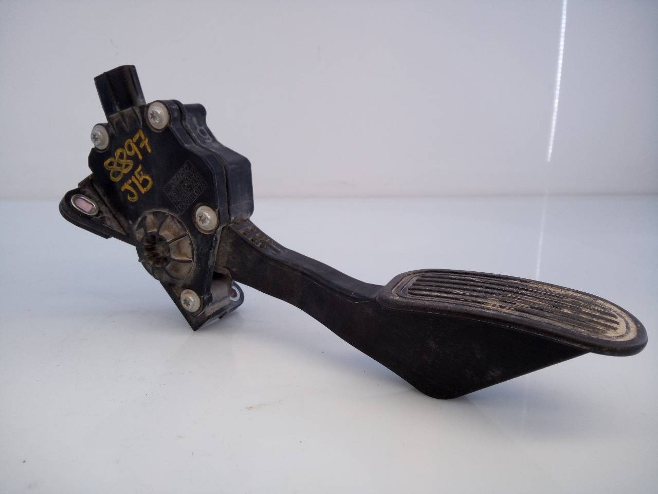 PEDAL ACELERADOR TOYOTA LAND CRUISER (J15) 7811060030 / E3-B2-8-3 / 1988007420 7811060030E3B2831988007420 - Vista 2