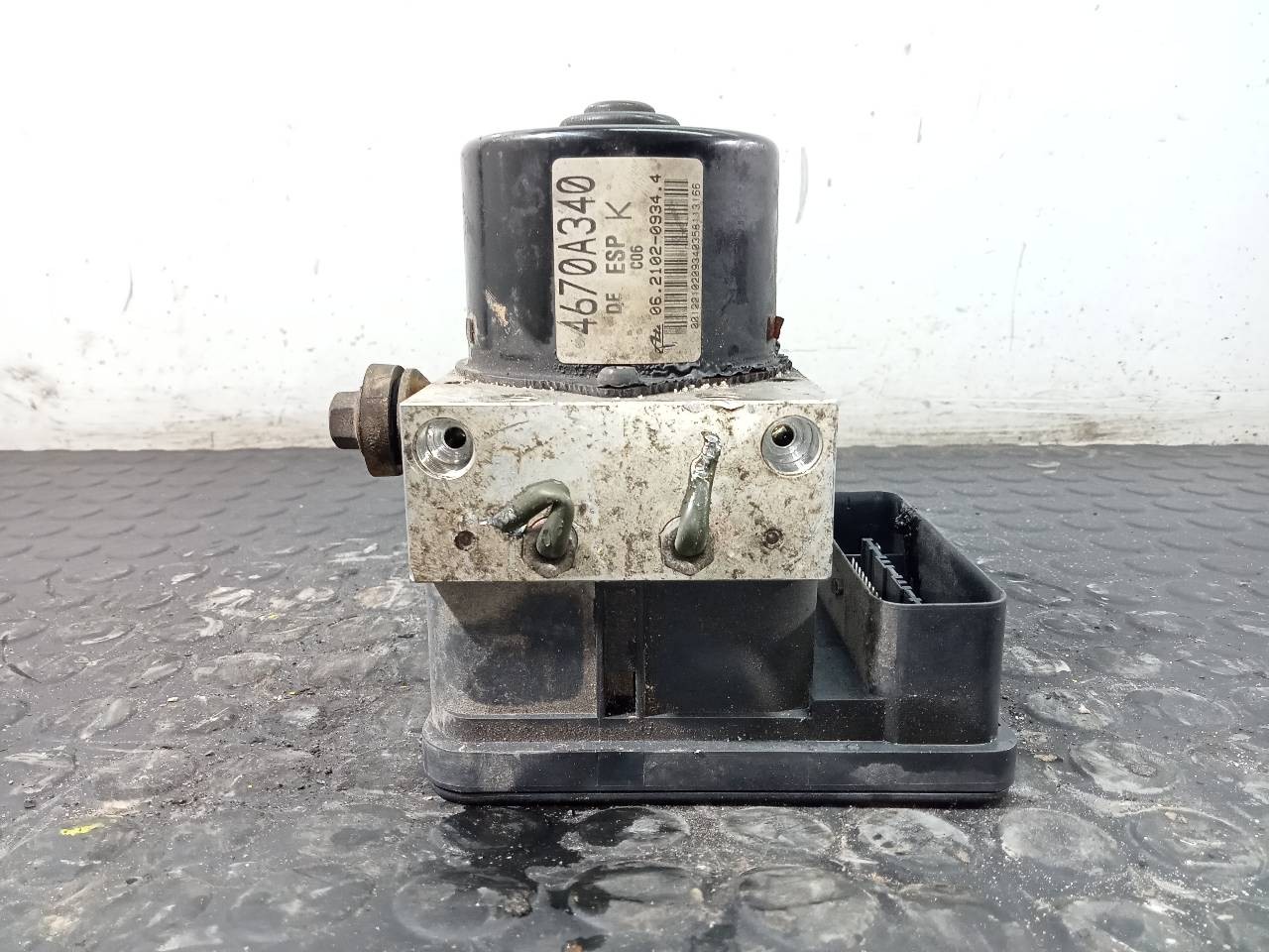 ABS MITSUBISHI OUTLANDER (CW0) 4670A340 / P3-A8-14-1 / 06210951003 4670A340P3A814106210951003 - Vista 3