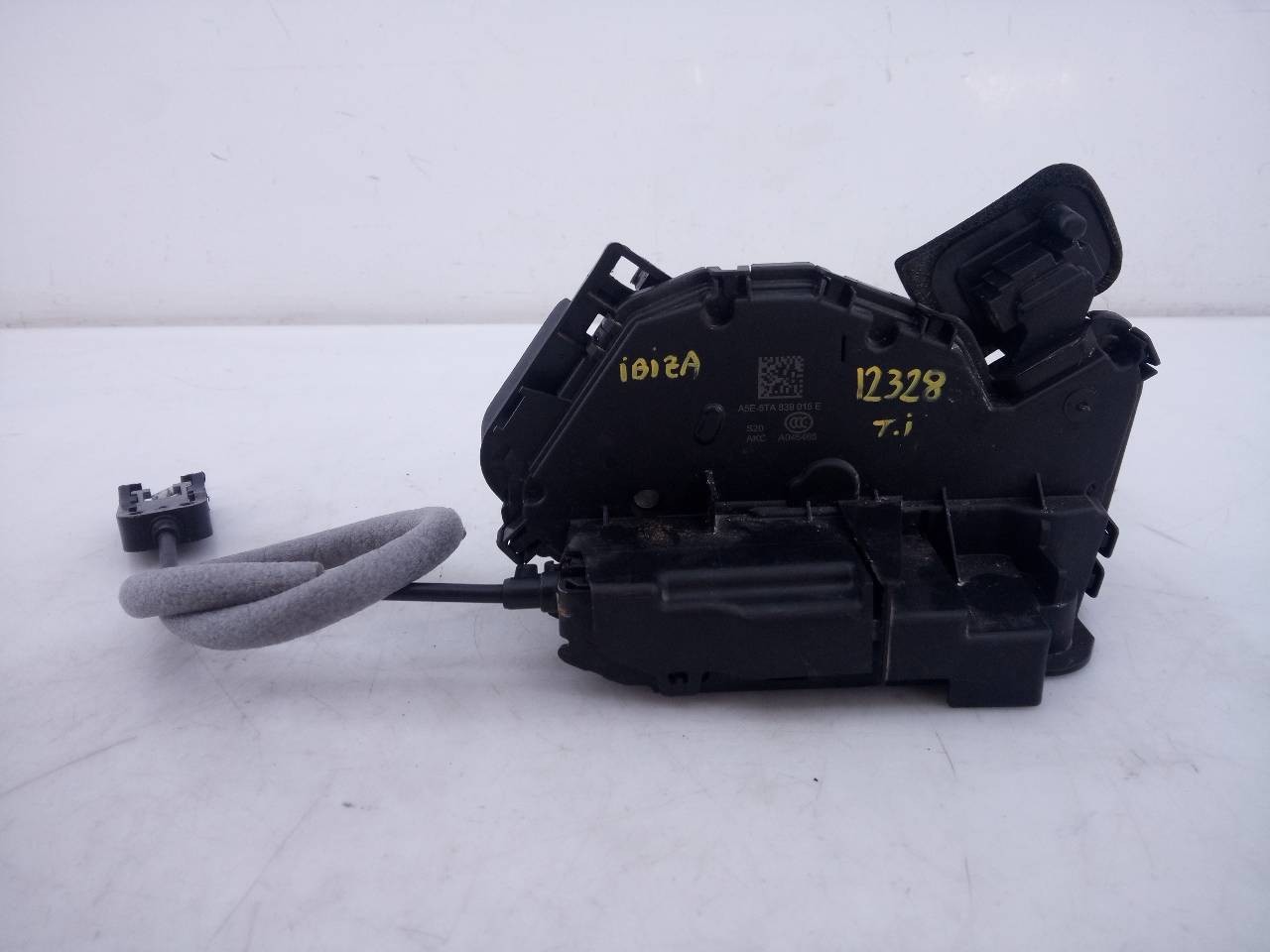 CERRADURA PUERTA TRASERA IZQUIERDA SEAT IBIZA (KJ1) 5TA839015E / E1-B6-48-2 5TA839015EE1B6482