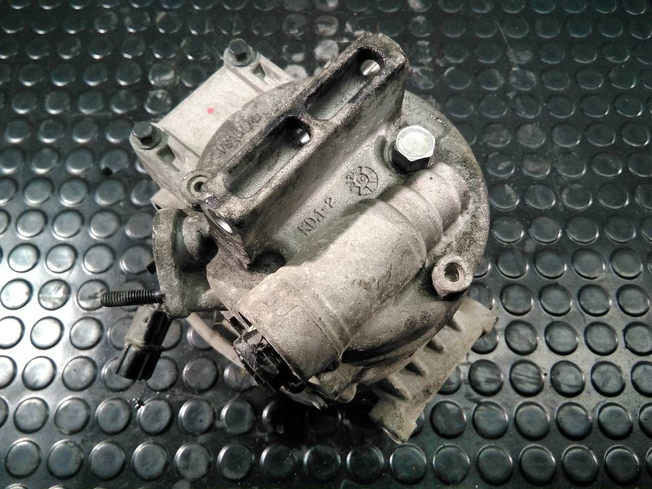COMPRESOR AIRE ACONDICIONADO HYUNDAI IX35 F500NE9DB04 / P3-A2-3-4 / 977012Y050 F500NE9DB04P3A234977012Y050 - Vista 2