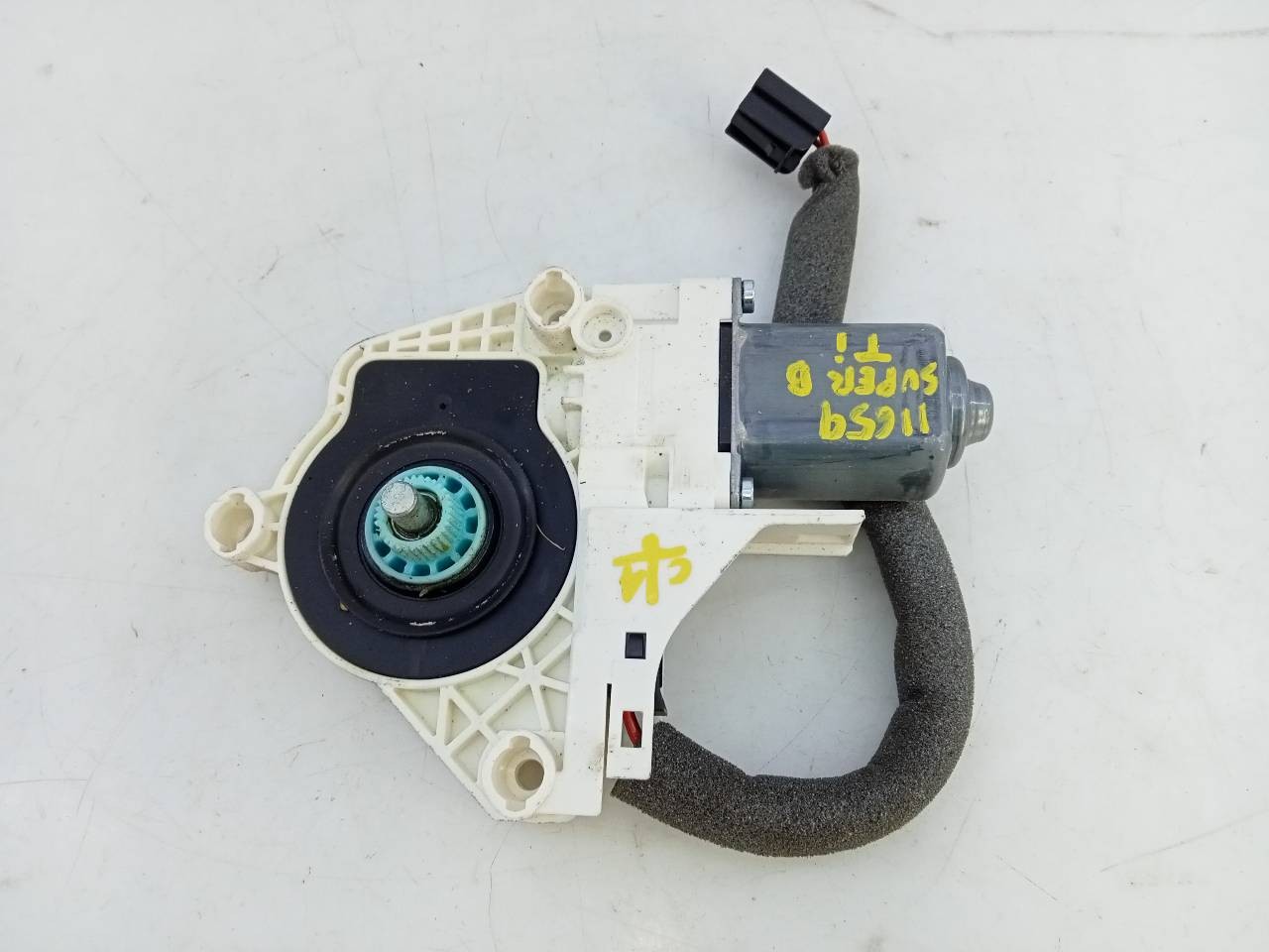 MOTOR ELEVALUNAS TRASERO IZQUIERDO SKODA SUPERB COMBI (3T5) 8K0959811A / E1-A5-51-1 8K0959811AE1A5511