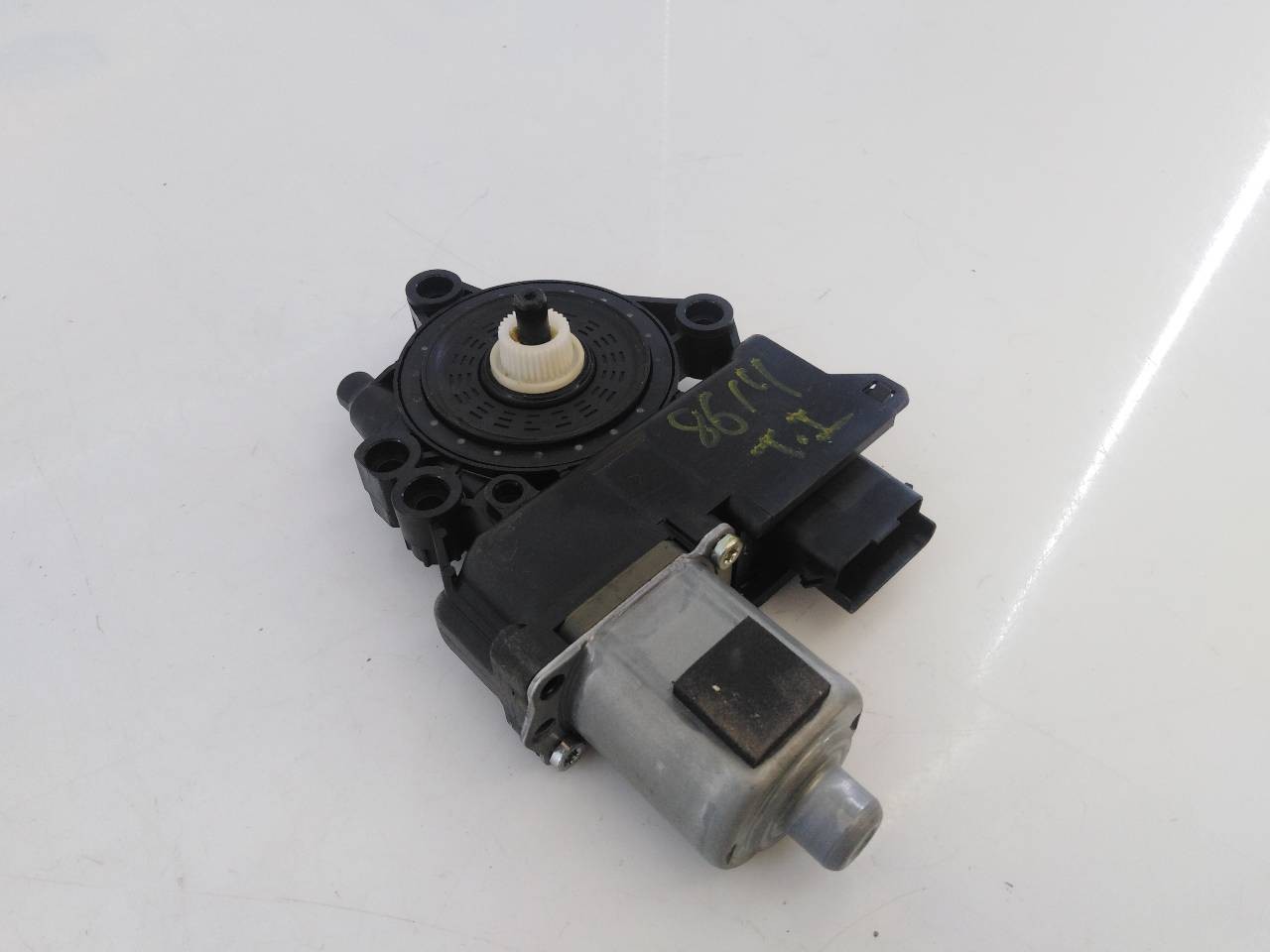 MOTOR ELEVALUNAS TRASERO IZQUIERDO HYUNDAI I40 834503Z010 / E2-B5-10-2 / F00S1A2936 834503Z010E2B5102F00S1A2936