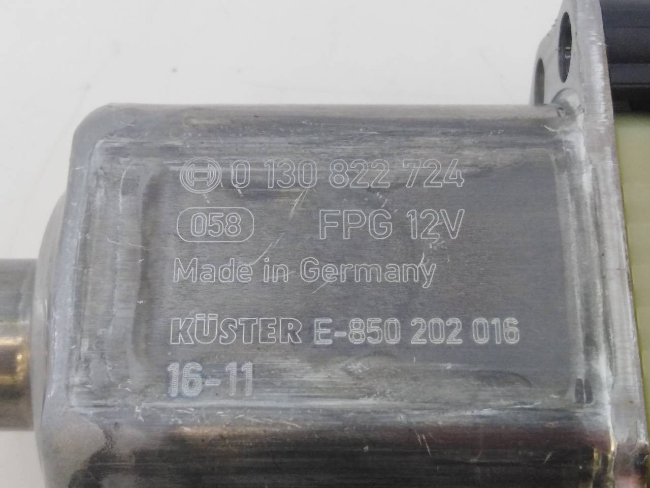 MOTOR ELEVALUNAS TRASERO DERECHO SEAT ATECA (KH7) 5Q0959812A / E1-B6-12-1 / 0130822724 5Q0959812AE1B61210130822724 - Vista 3