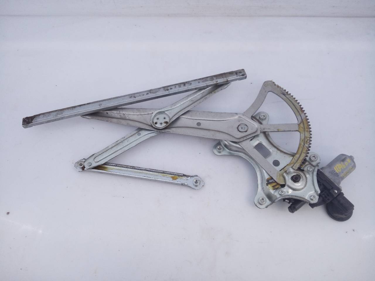 ELEVALUNAS DELANTERO DERECHO TOYOTA HILUX (KUN) 857100K010 / E2-B4-35-2 857100K010E2B4352