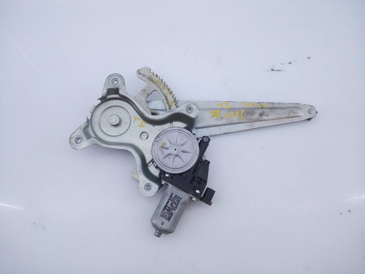 ELEVALUNAS TRASERO IZQUIERDO TOYOTA HILUX (KUN) 857100K020 / E2-B4-61-1 / AE2621003001 857100K020E2B4611AE2621003001