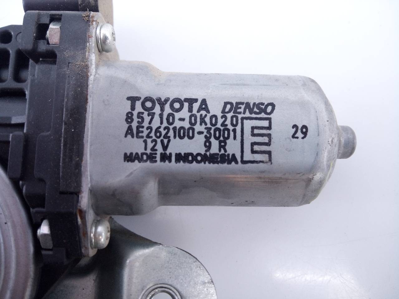 ELEVALUNAS TRASERO IZQUIERDO TOYOTA HILUX (KUN) 857100K020 / E2-B4-61-1 / AE2621003001 857100K020E2B4611AE2621003001 - Vista 2