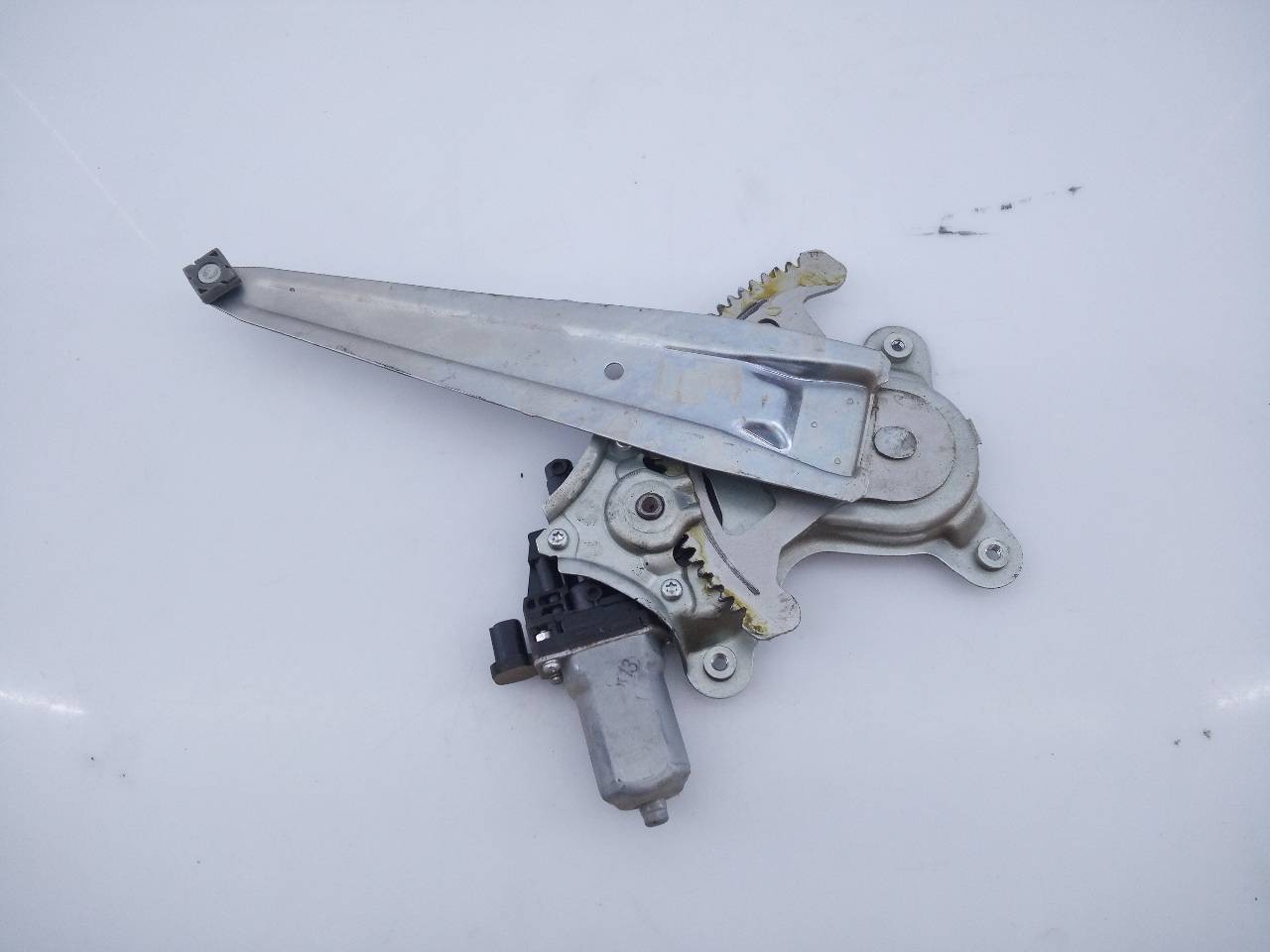 ELEVALUNAS TRASERO IZQUIERDO TOYOTA HILUX (KUN) 857100K020 / E2-B4-61-1 / AE2621003001 857100K020E2B4611AE2621003001 - Vista 3
