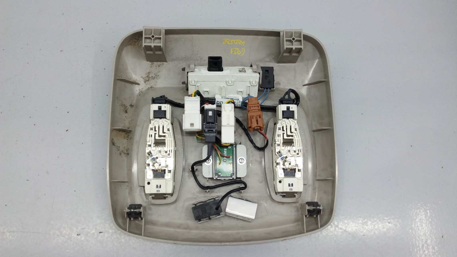 LUZ INTERIOR RENAULT KADJAR 165037210 / E2-A1-37-2 165037210E2A1372 - Vista 2