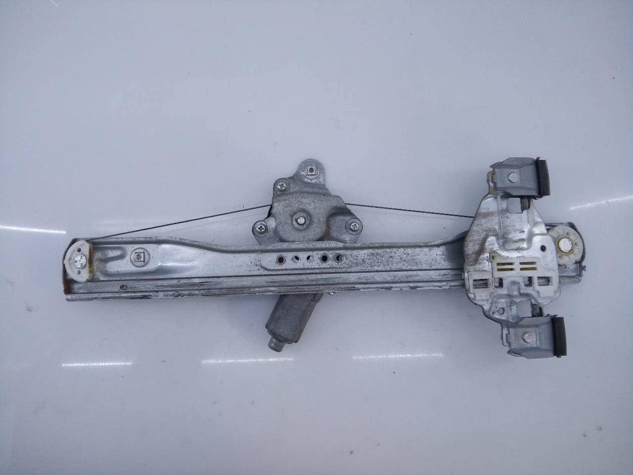 ELEVALUNAS TRASERO IZQUIERDO CHEVROLET CRUZE STATION WAGON E2-B6-59-2 E2B6592 - Vista 2